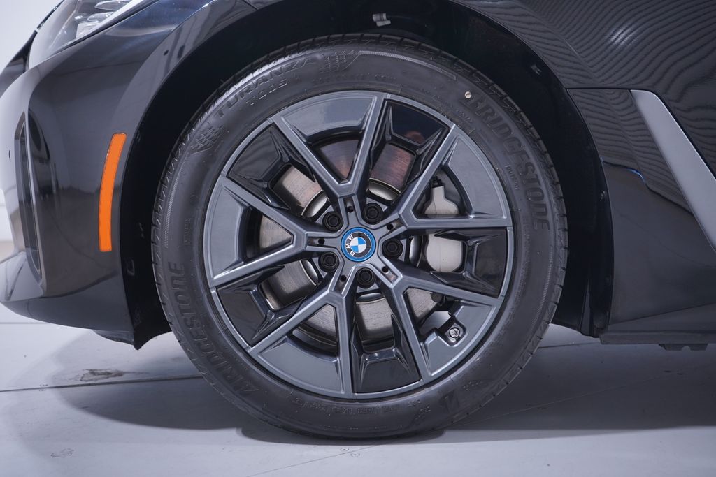 Thumbnail: 2023 BMW i4 - 2
