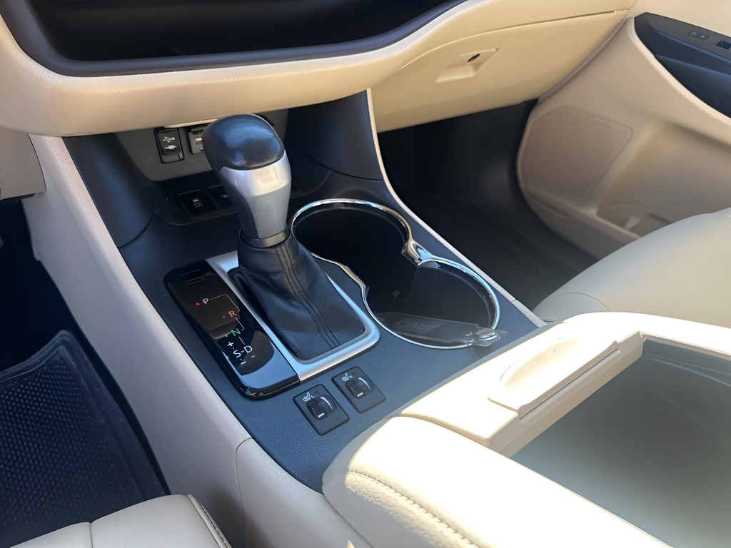 Used Car 2019 Toyota Highlander  Xle For Sale Under $25,000 In Austin, Texas