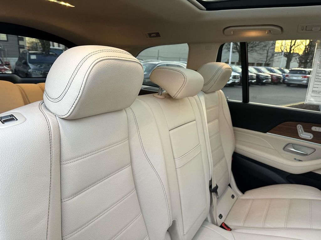 Thumbnail: 2023 Mercedes-Benz GLS - 27