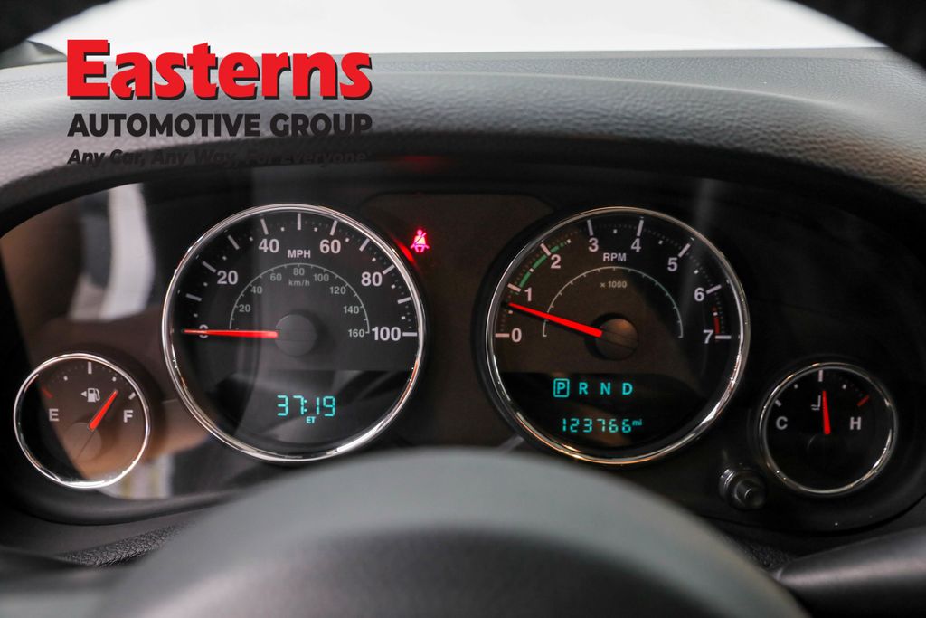Used 2018 White Jeep Unlimited Sahara image 18