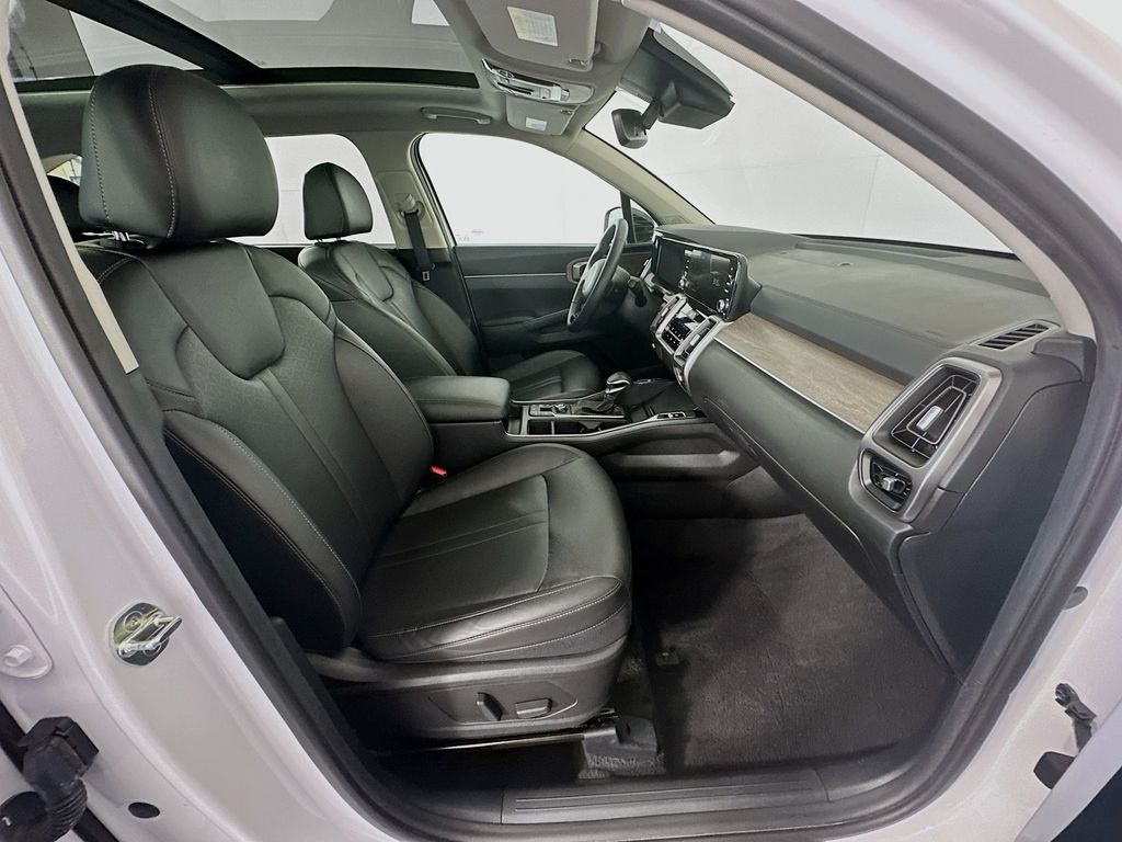 Thumbnail: 2023 Kia Sorento - 29