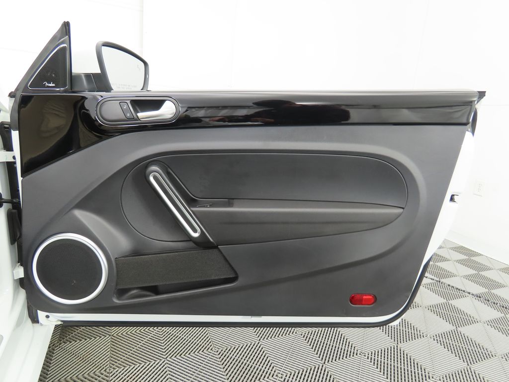 Thumbnail: 2019 Volkswagen Beetle - 30