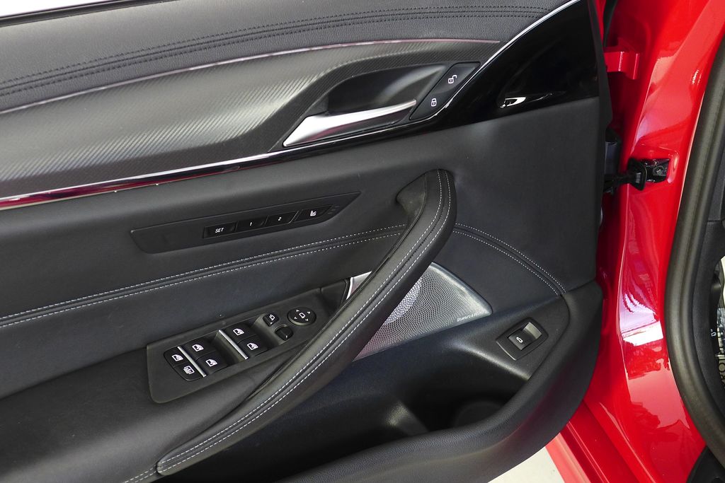 Thumbnail: 2023 BMW M5 - 13