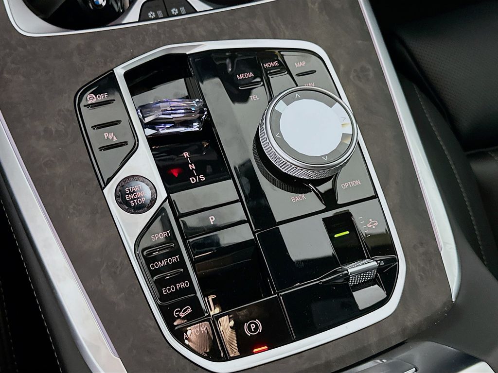2025 BMW X7 xDrive40i 15