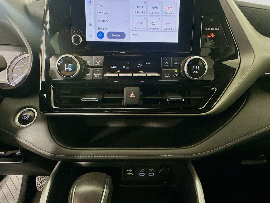 Thumbnail: 2024 Toyota Highlander - 15