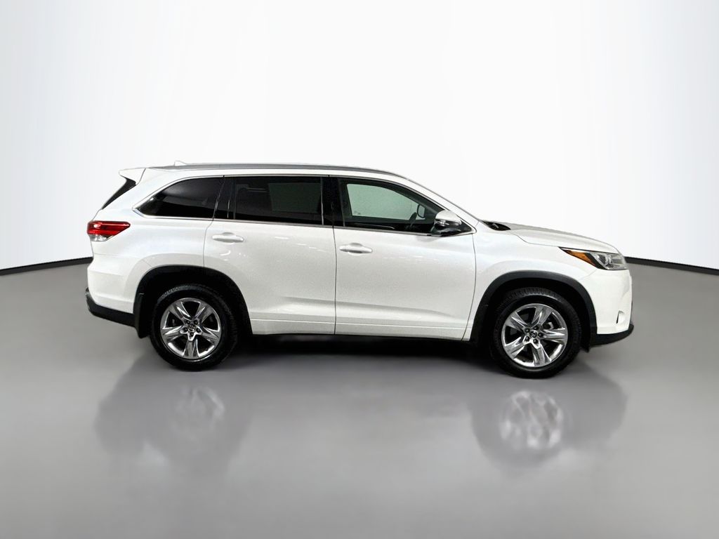 Thumbnail: 2018 Toyota Highlander - 4