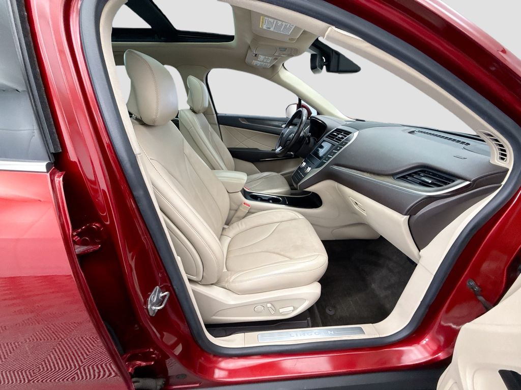 Thumbnail: 2017 Lincoln MKC - 19