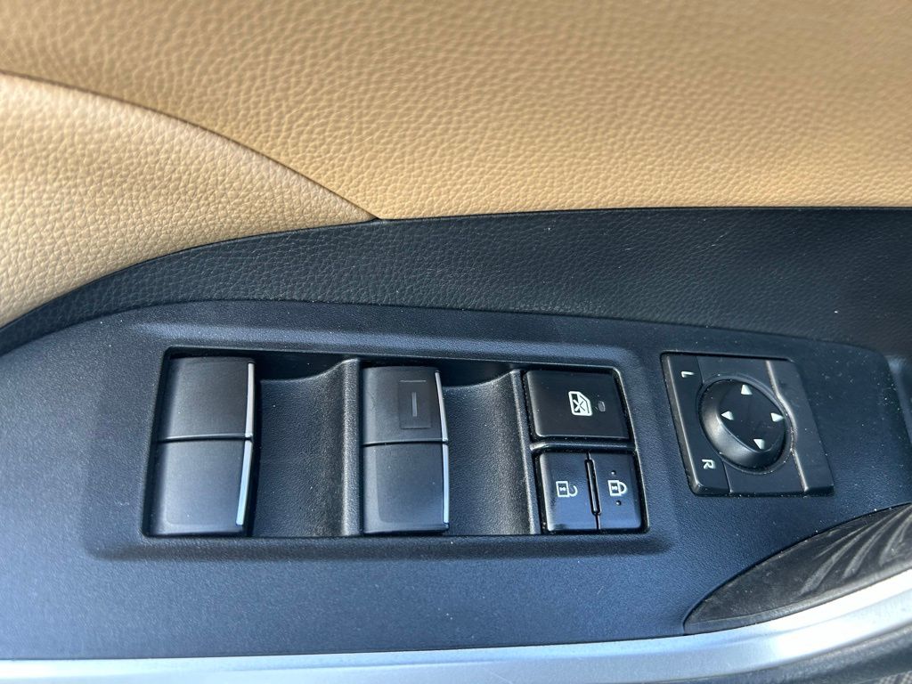 2019 Toyota RAV4 XLE Premium 24
