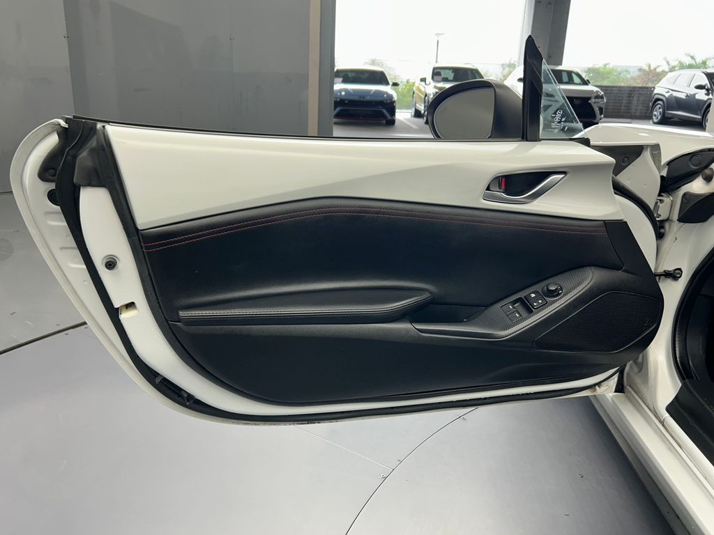 Used 2016 Ceramic Metallic Mazda Grand Touring image 19