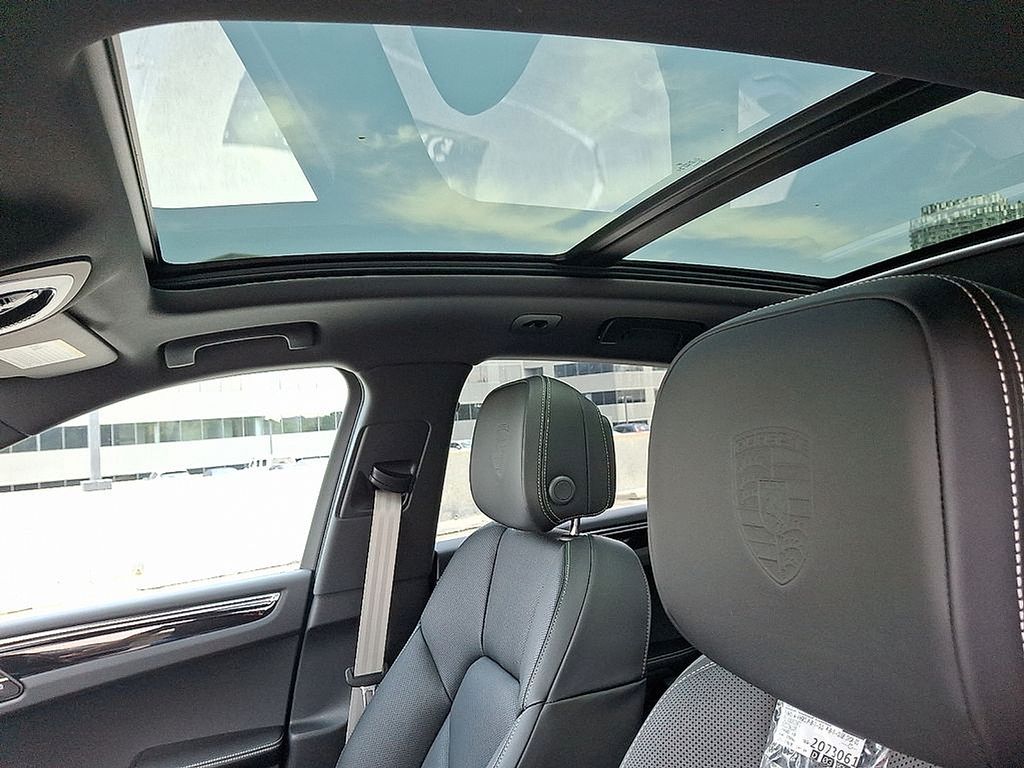 Thumbnail: 2025 Porsche Macan - 15