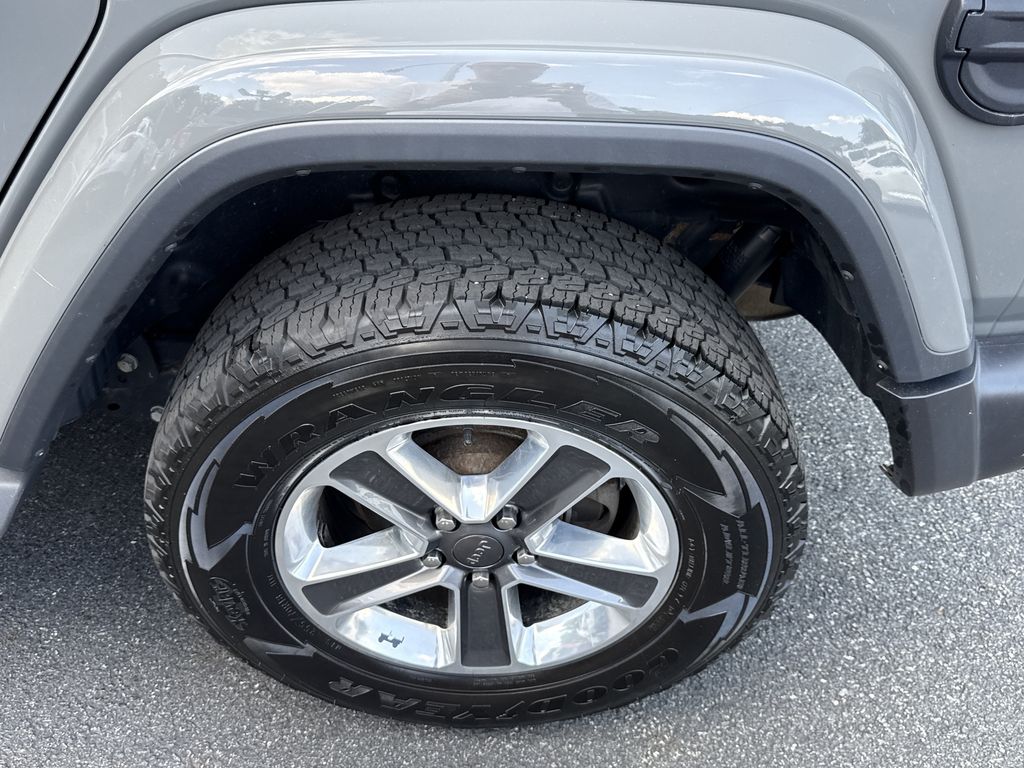 Used 2021 Gray Jeep Unlimited Sahara image 11