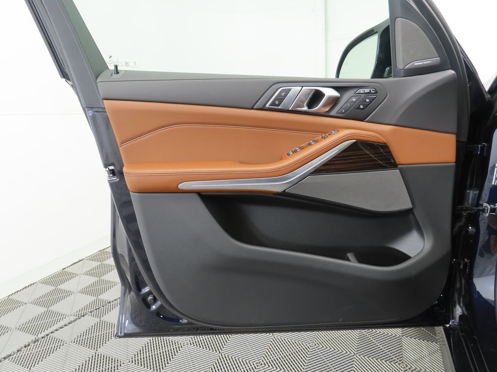Thumbnail: 2026 BMW X7 - 25