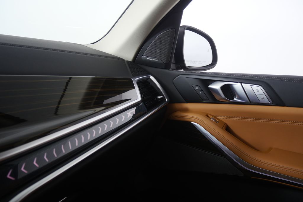 Thumbnail: 2026 BMW X7 - 29