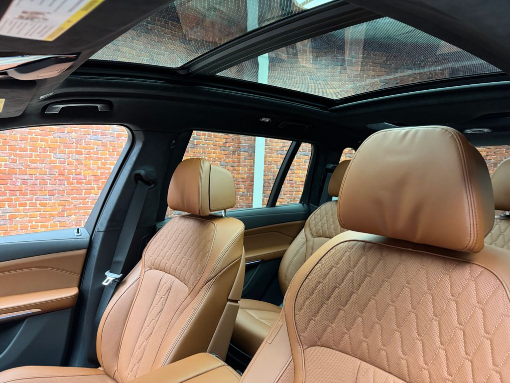 New 2026  BMW M60i image 3