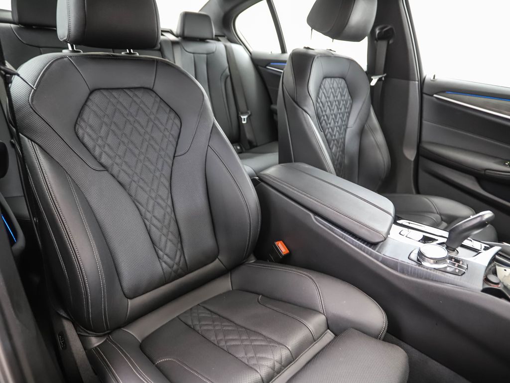 Thumbnail: 2023 BMW 5 Series - 32