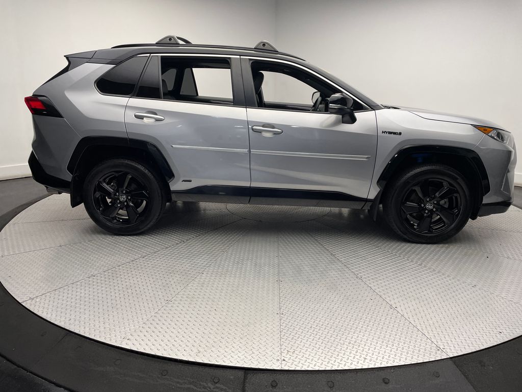 2021 Toyota RAV4 XSE 4