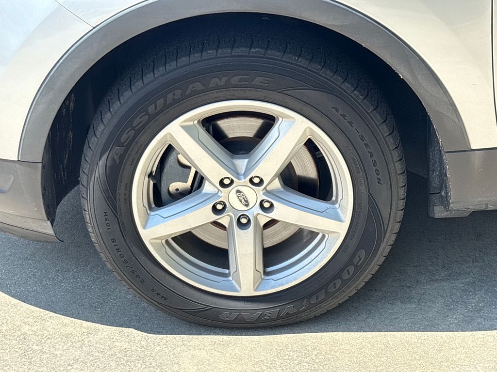 Used 2018 Silver Ford XLT image 12