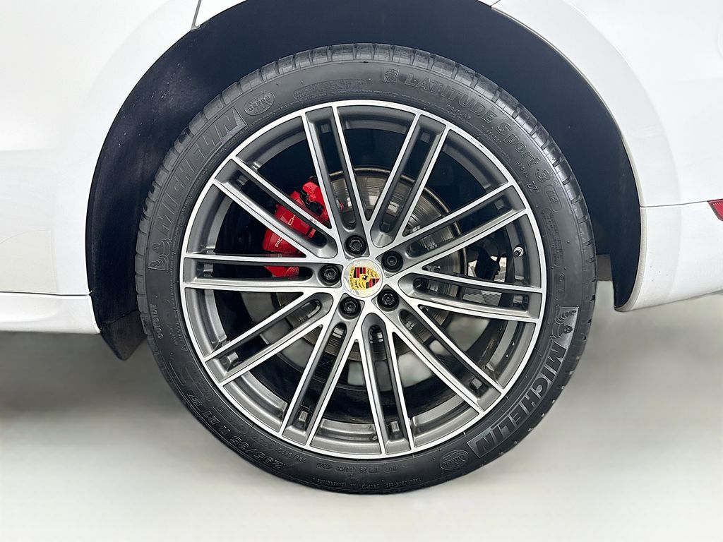 Thumbnail: 2020 Porsche Macan - 32