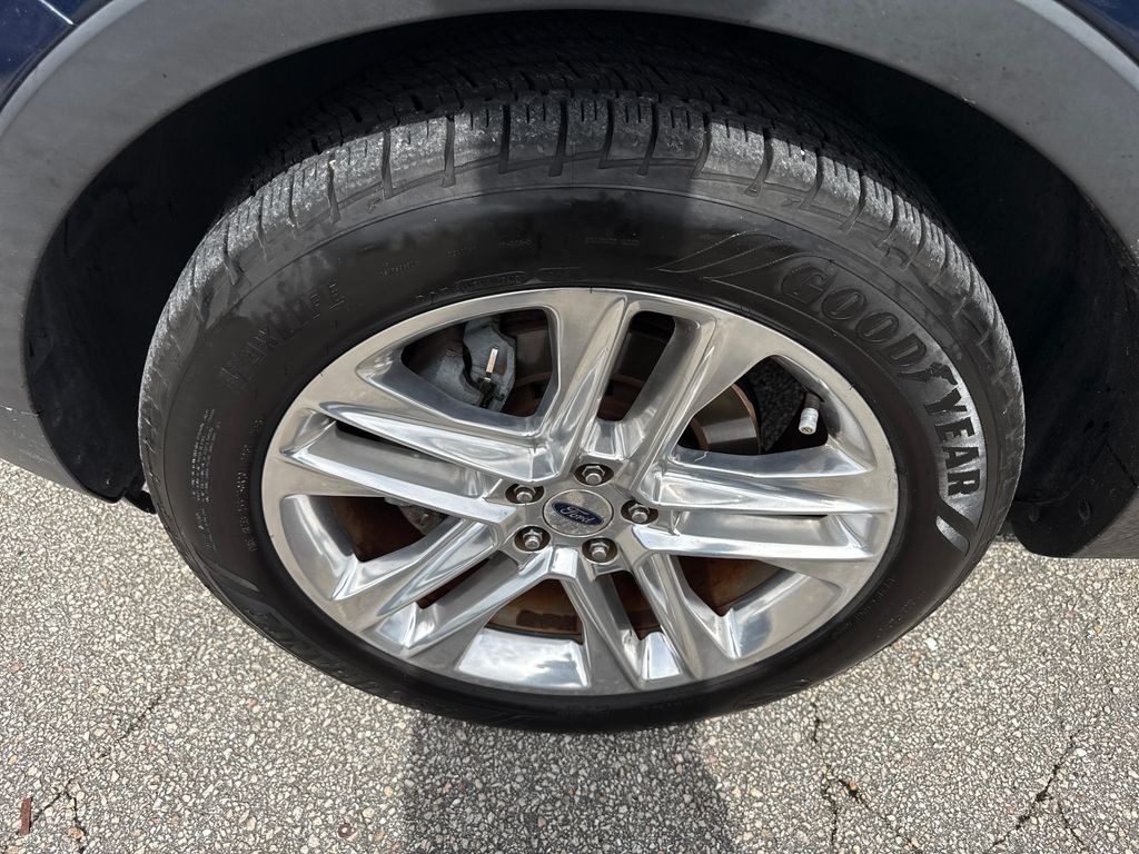 Used 2017 Blue Ford XLT image 11