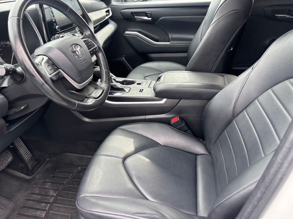 Used Car 2022 Toyota Highlander  Xle For Sale Under $30,000 In Austin, Texas