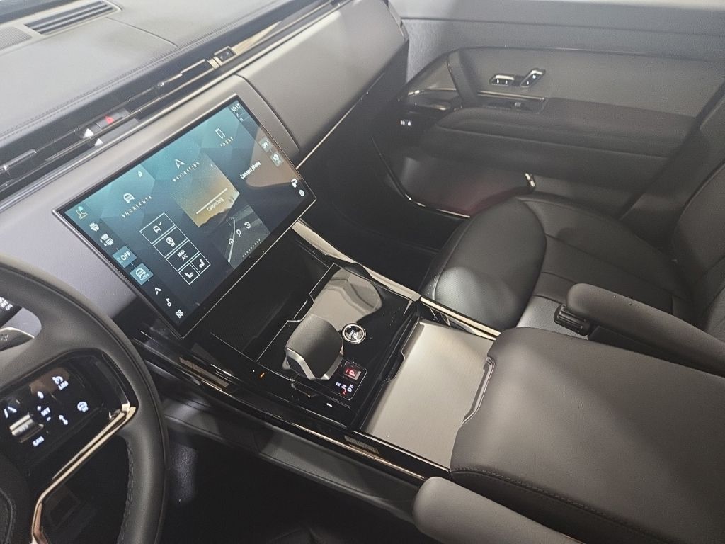 New 2026 Black Land Rover Dynamic SE image 12