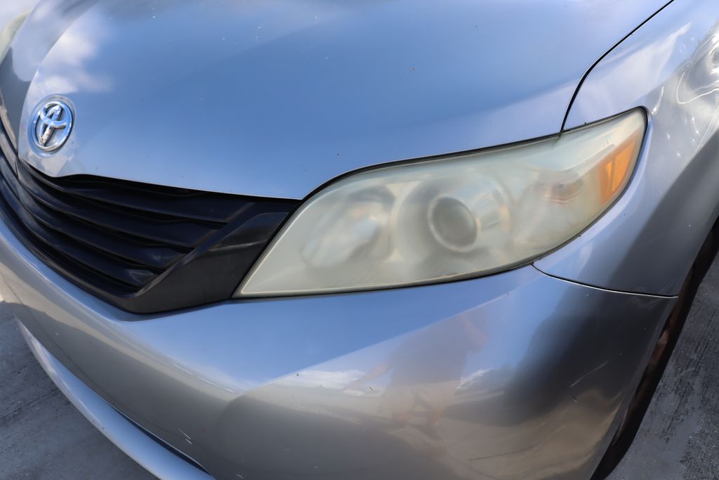 Thumbnail: 2012 Toyota Sienna - 3