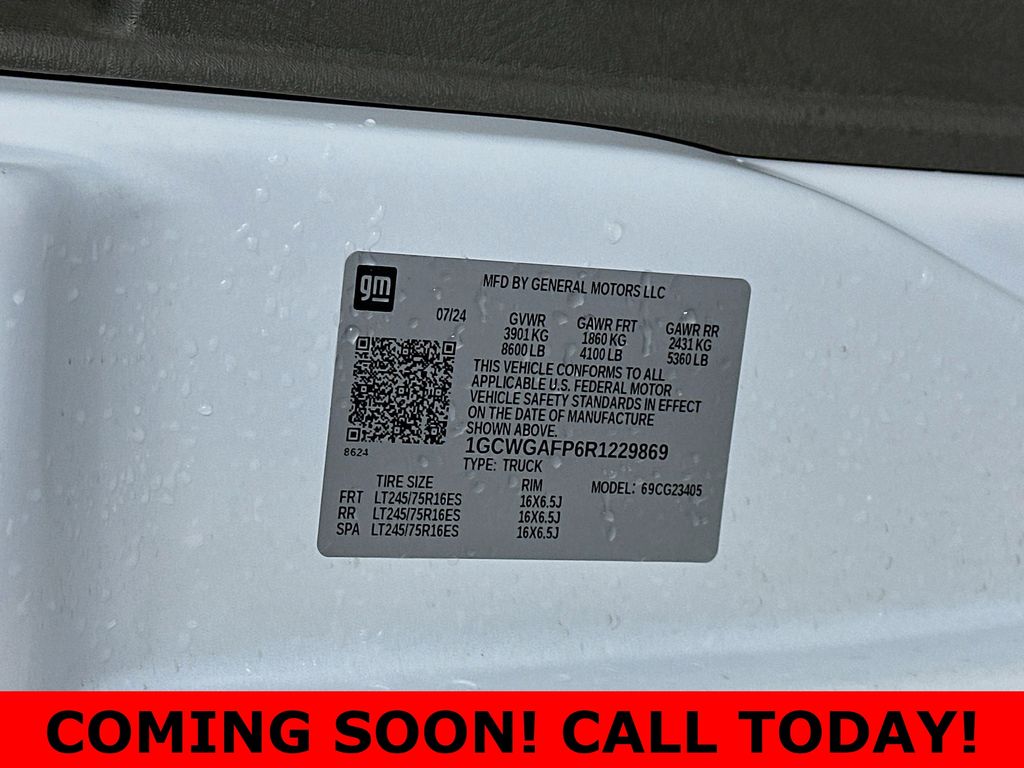 Used 2024 White Chevrolet Work Van image 36