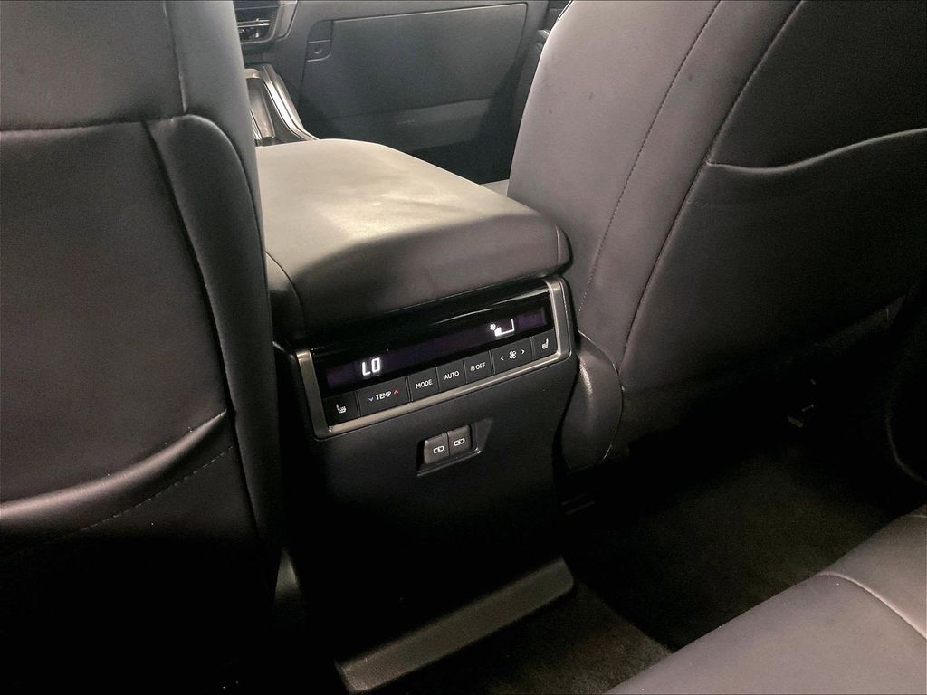 2024 Lexus GX — photo 29