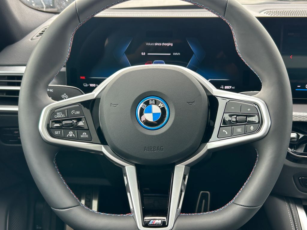 Thumbnail: 2025 BMW i4 - 18