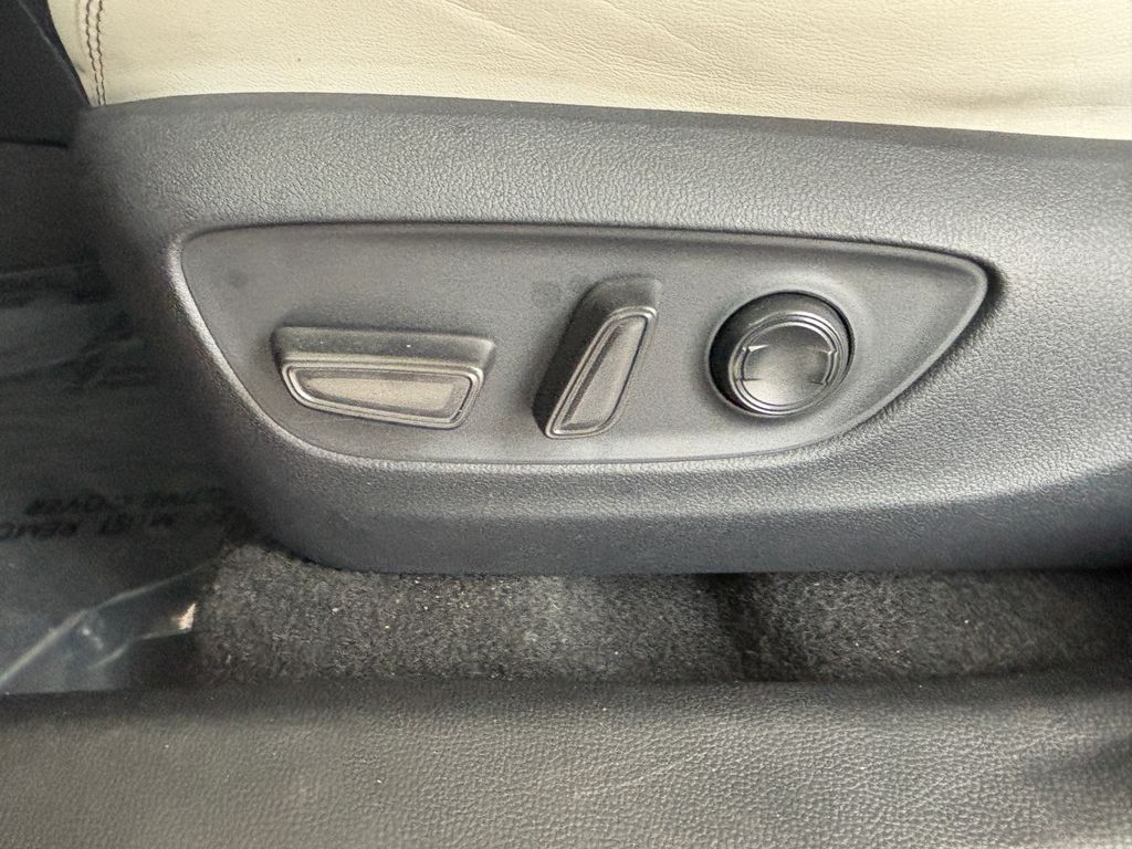 Thumbnail: 2021 Toyota RAV4 - 24