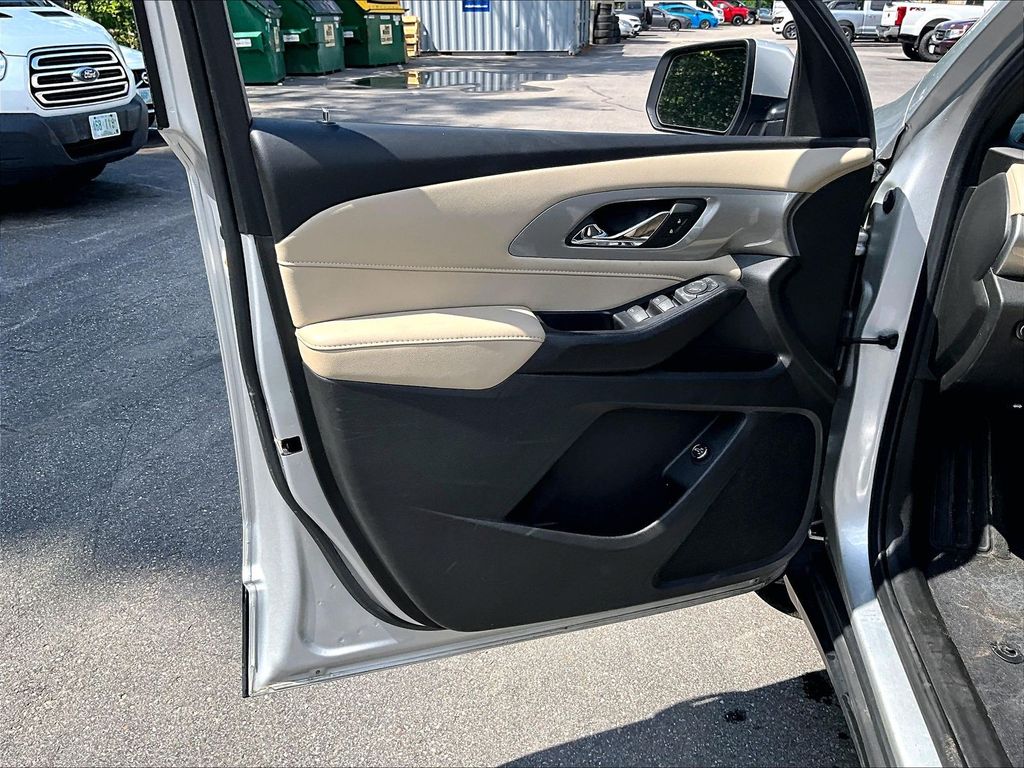 2022 Chevrolet Traverse — photo 9