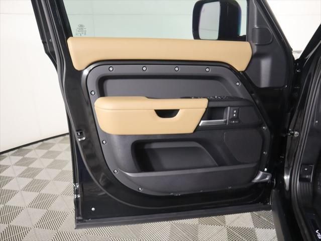 Thumbnail: 2025 Land Rover Defender - 25