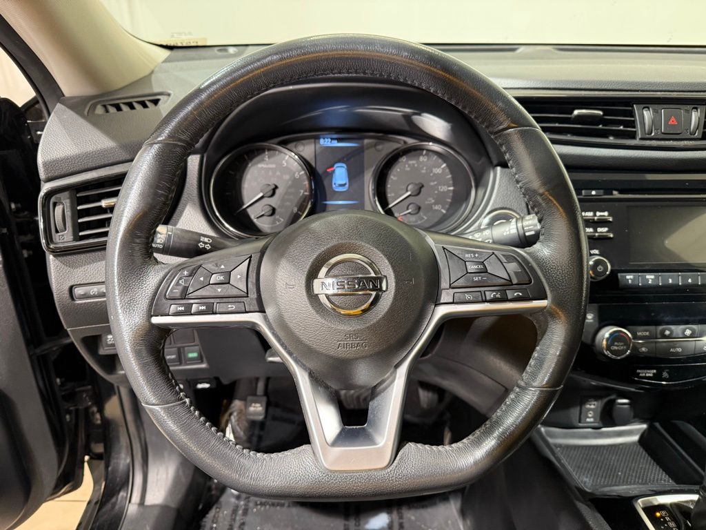 2017 Nissan Rogue SV 22