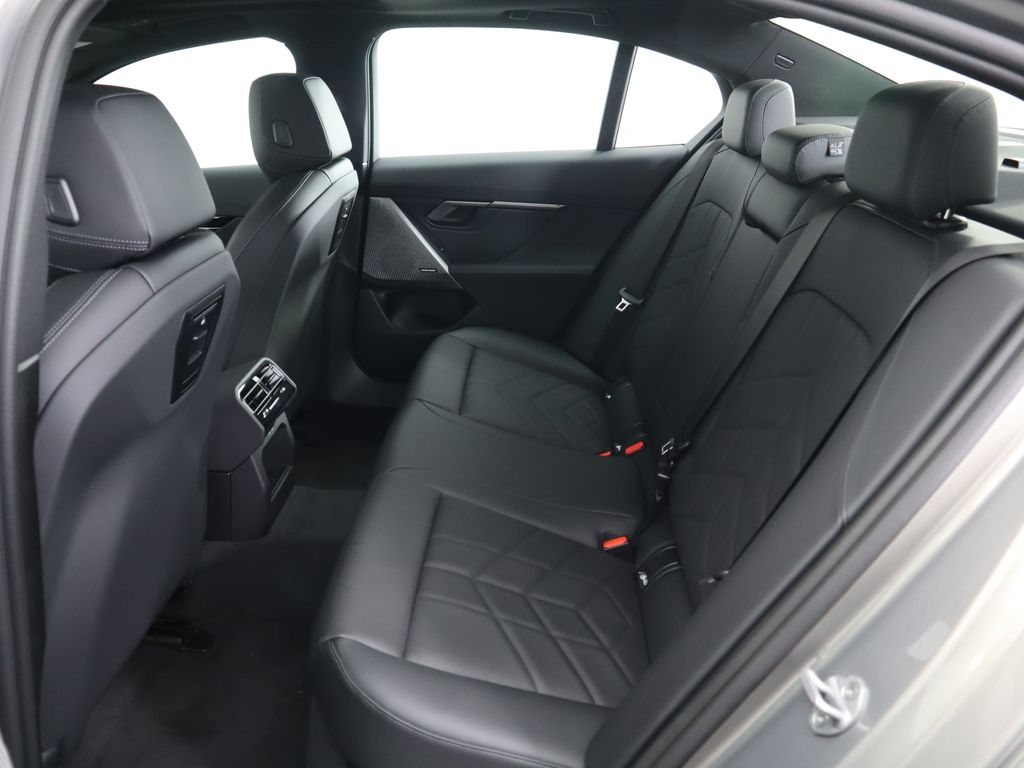 Thumbnail: 2025 BMW 5 Series - 22