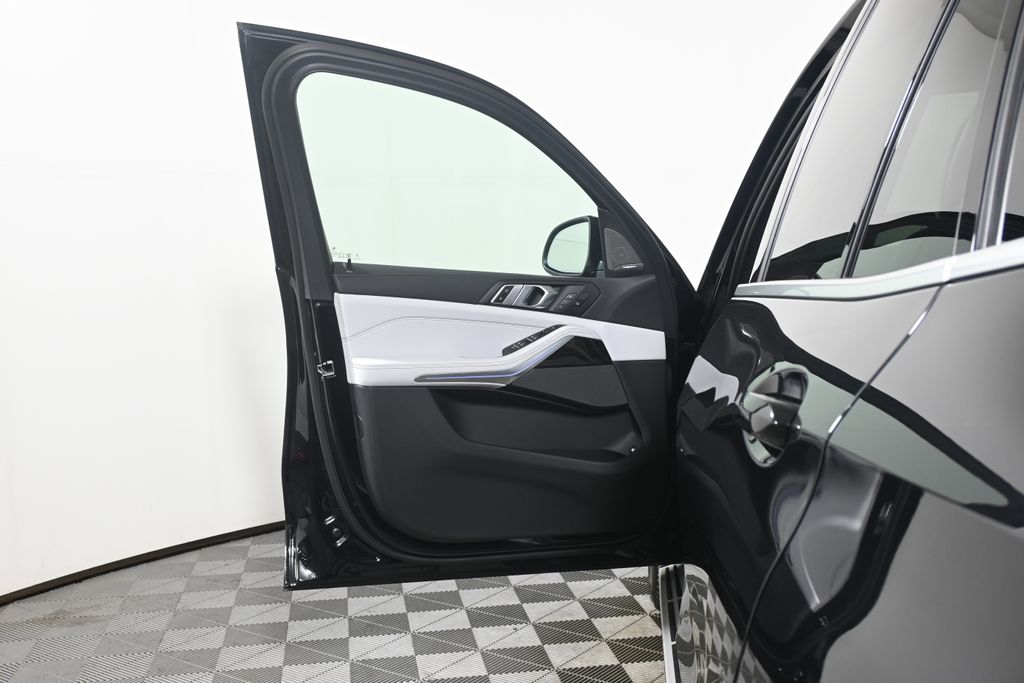 Thumbnail: 2026 BMW X5 - 26