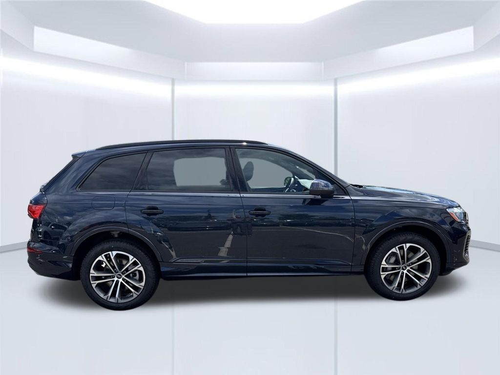 Thumbnail: 2026 Audi Q7 - 6