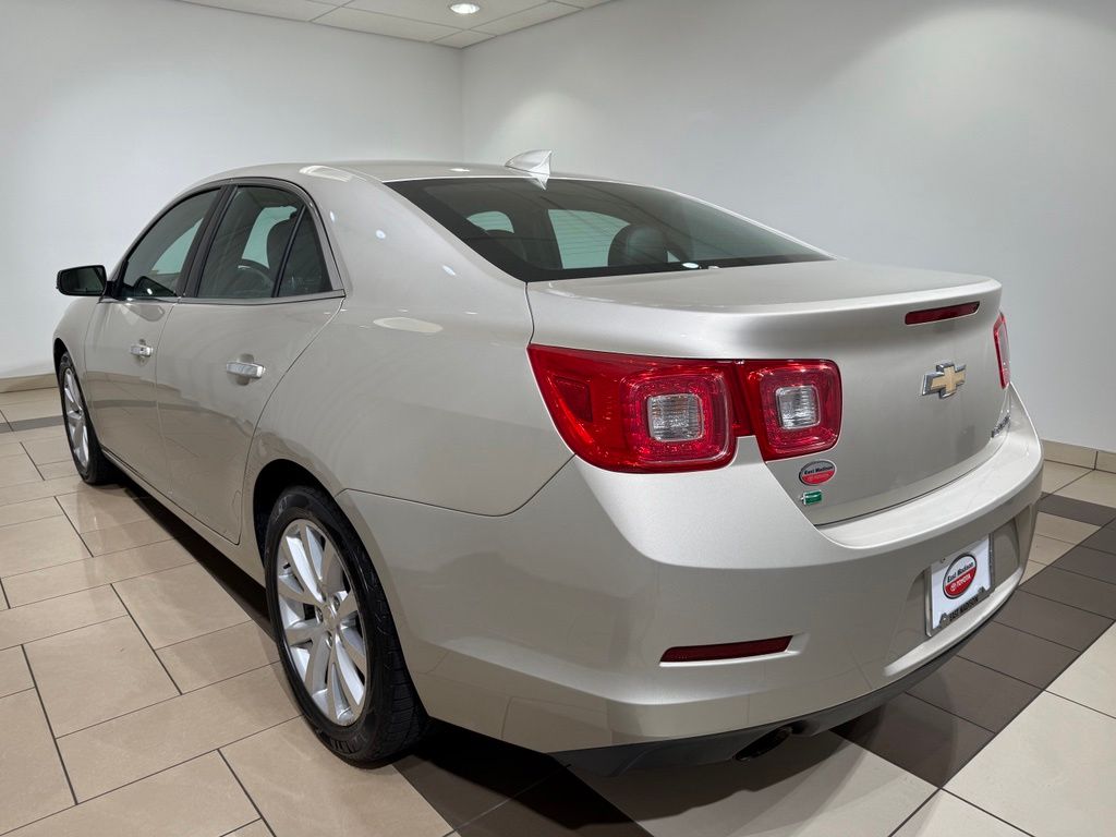 Thumbnail: 2016 Chevrolet Malibu - 3