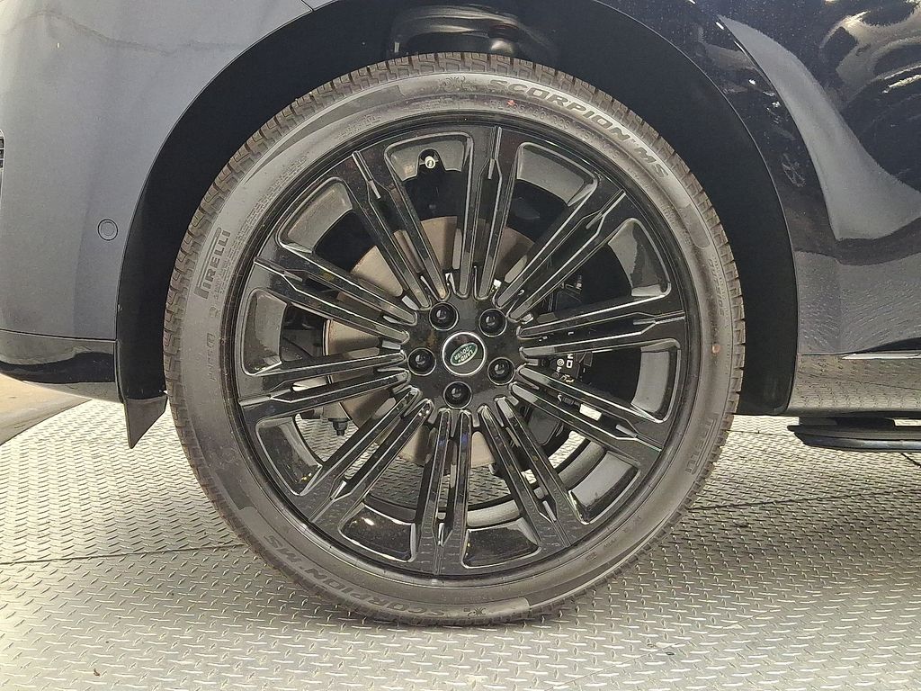 Thumbnail: 2025 Land Rover Range Rover - 5