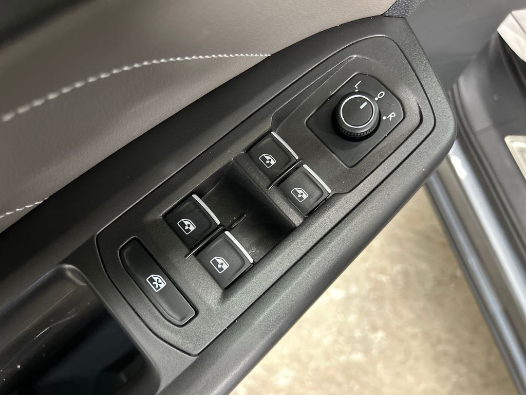 Certified Used 2022  Volkswagen 3.6L V6 SE w/Technology image 19
