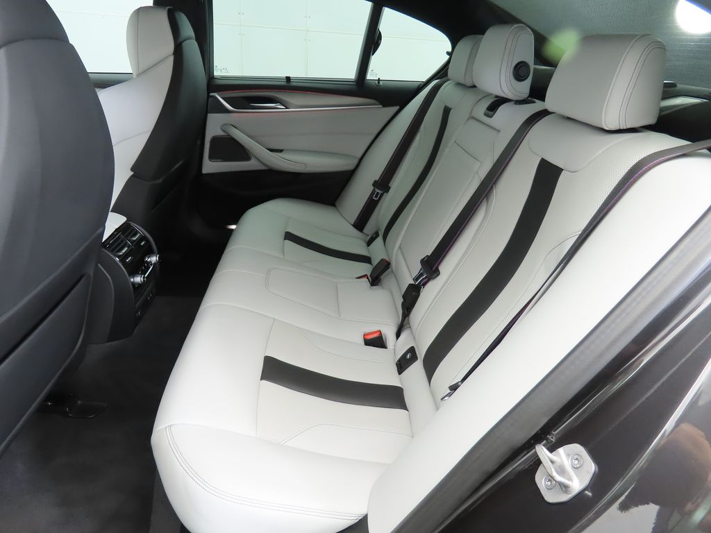 Thumbnail: 2022 BMW M5 - 21