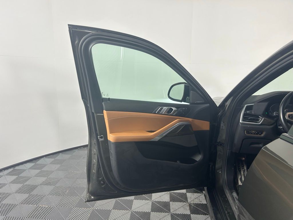 2022 BMW X6 M50i 10