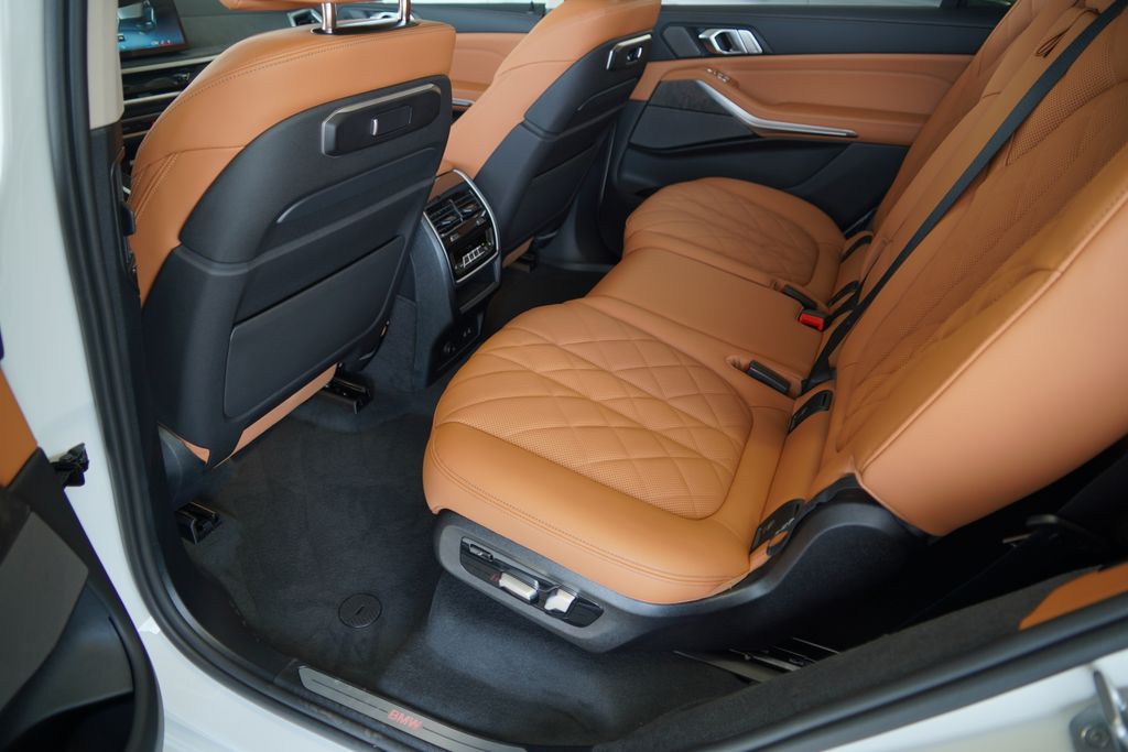 Thumbnail: 2027 BMW X7 - 19