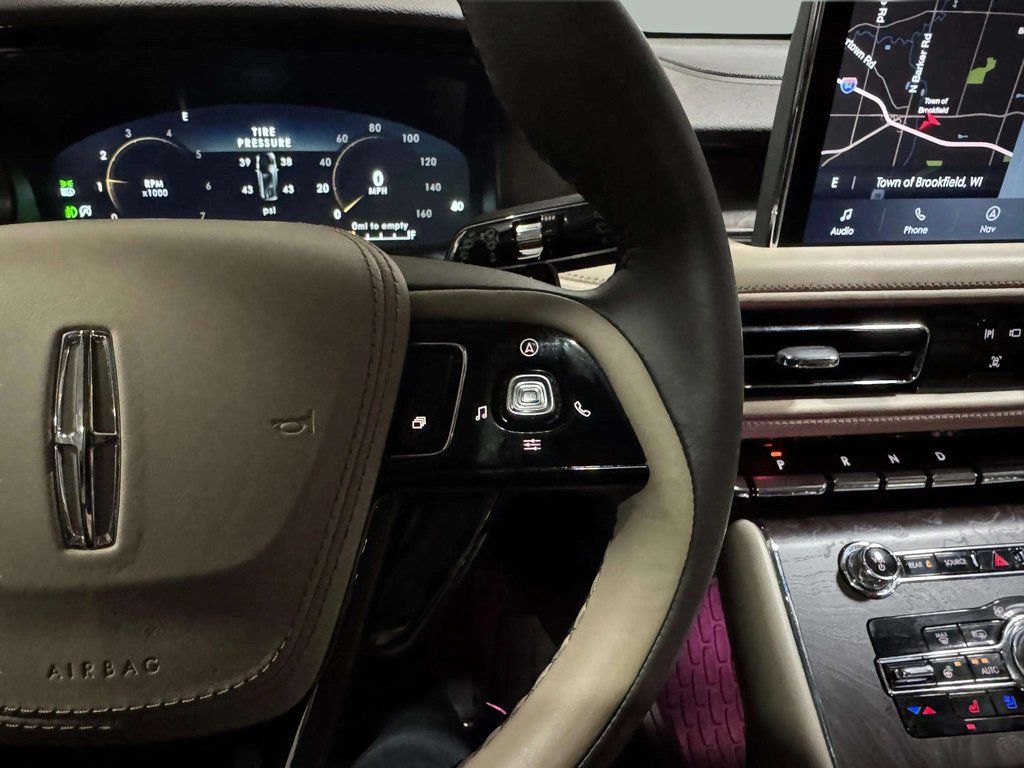 Certified Used 2023 Diamond Red Metallic Tinted Clearcoat Lincoln Reserve image 12