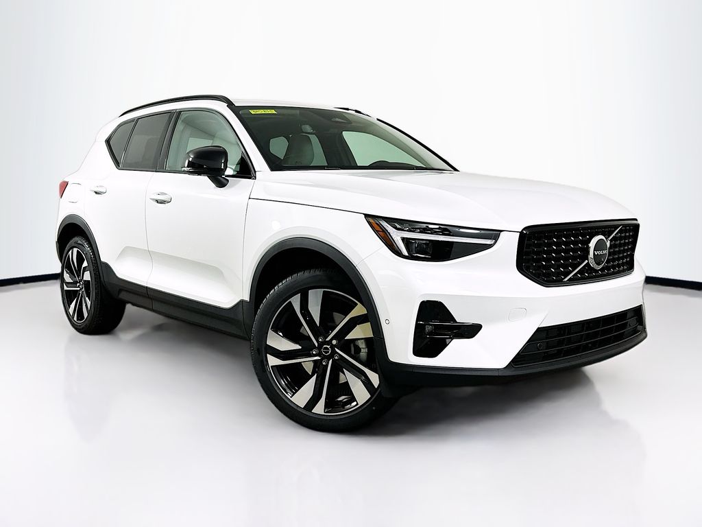 2026 Volvo XC40 B5 Ultra