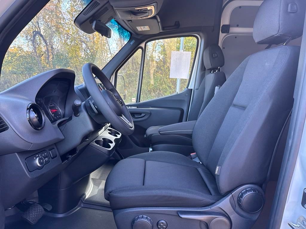 2024 Mercedes-Benz Sprinter 3500 Cargo 170 WB - 8