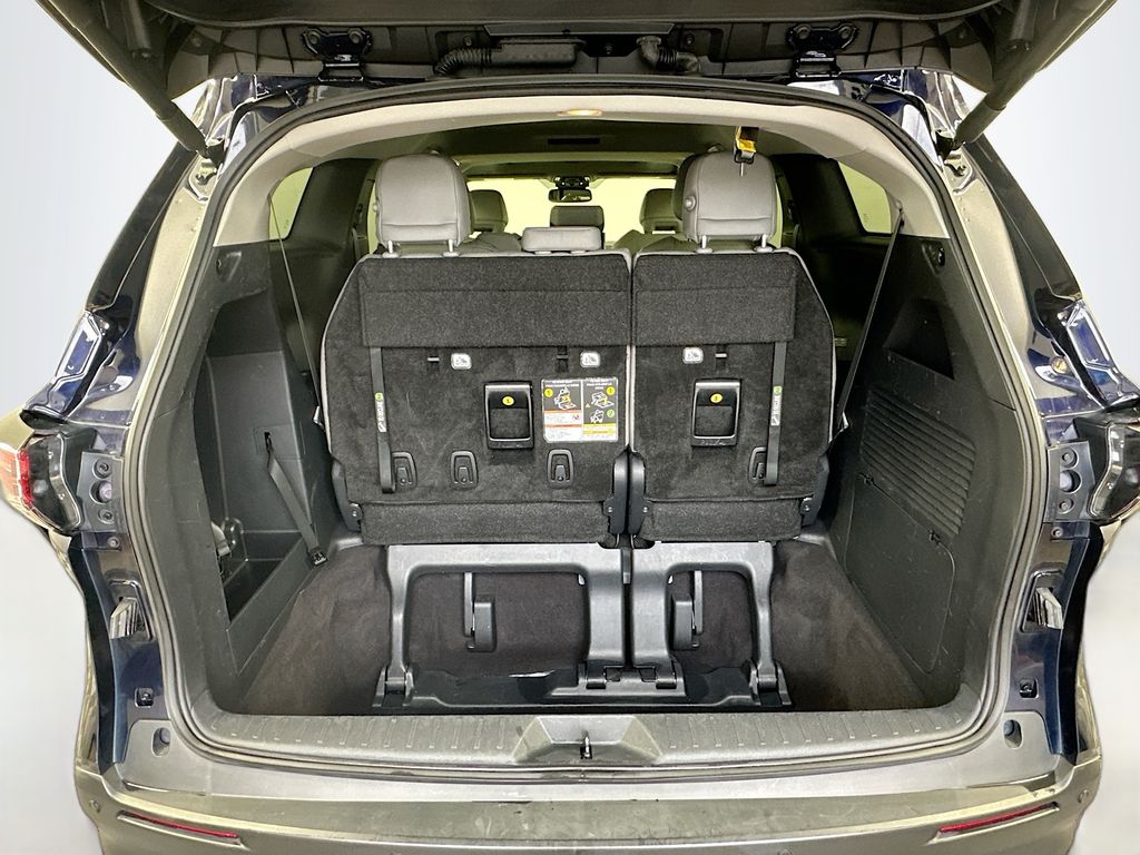 Thumbnail: 2025 Toyota Sienna - 26