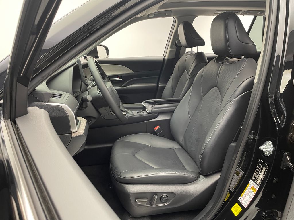 2024 Toyota Grand Highlander Limited 13
