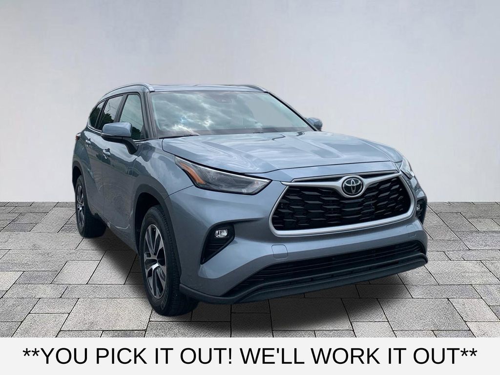 2023 Toyota Highlander XLE FWD