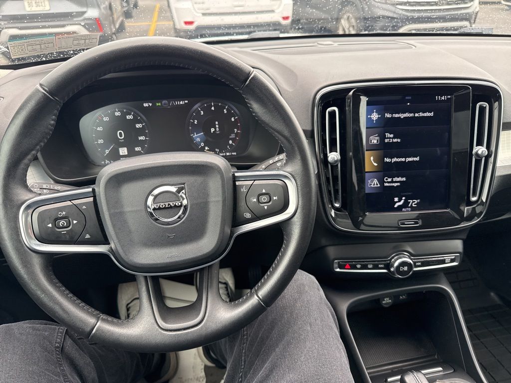 2020 Volvo XC40 Momentum White at Sutliff Volkswagen