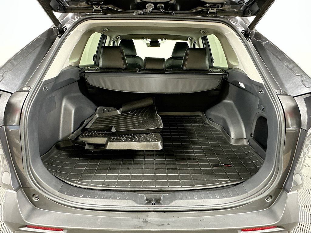 2022 Toyota RAV4 XLE 26
